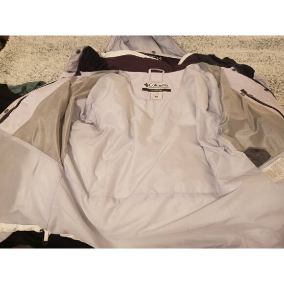 Columbia Sportswear Women's Waterproof Nylon Fabric Button/Zip up Jacket Medium - Picture 3 of 8